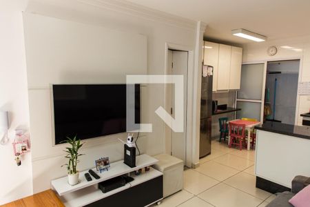 Sala   de casa de condomínio à venda com 2 quartos, 70m² em Vila Nilo, São Paulo