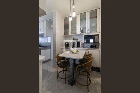 Apartamento à venda com 129m², 3 quartos e 2 vagas Apartamento à venda com 129m², 3 quartos e 2 vagasCozinha