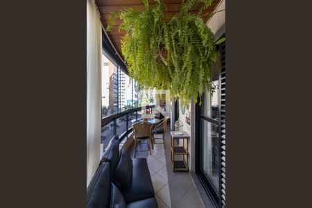 Apartamento à venda com 129m², 3 quartos e 2 vagas Apartamento à venda com 129m², 3 quartos e 2 vagasVaranda