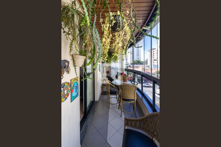 Apartamento à venda com 129m², 3 quartos e 2 vagas Apartamento à venda com 129m², 3 quartos e 2 vagasVaranda