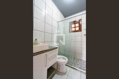Banheiro de casa de condomínio à venda com 2 quartos, 85m² em Estância Velha, Canoas