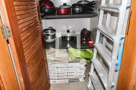 Apartamento para alugar com 150m², 3 quartos e 1 vaga Apartamento para alugar com 150m², 3 quartos e 1 vagaDespensa