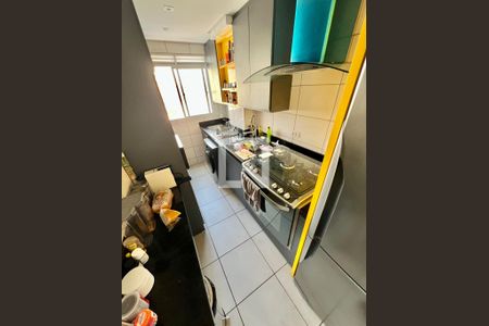 Cozinha de apartamento à venda com 2 quartos, 48m² em Planalto, Belo Horizonte