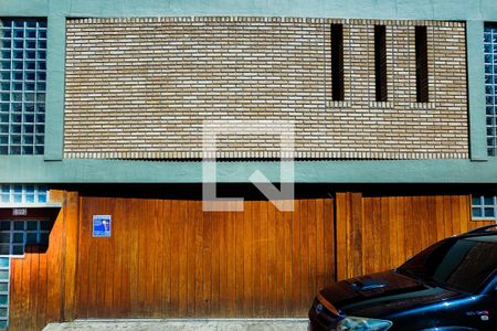 Casa para alugar com 350m², 3 quartos e 4 vagasFachada com Plaquinha