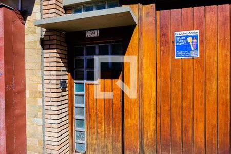 Casa para alugar com 350m², 3 quartos e 4 vagasFachada com Plaquinha