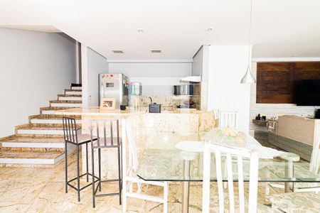 Sala e Cozinha de casa para alugar com 3 quartos, 350m² em Vila Nivi, São Paulo