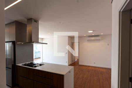 Sala e cozinha de apartamento para alugar com 3 quartos, 103m² em Vila Ipojuca, São Paulo