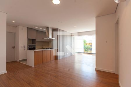 Sala e cozinha de apartamento para alugar com 3 quartos, 103m² em Vila Ipojuca, São Paulo