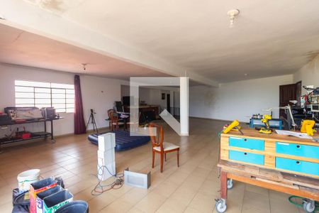 Casa à venda com 300m², 3 quartos e 3 vagasSalão de Festas