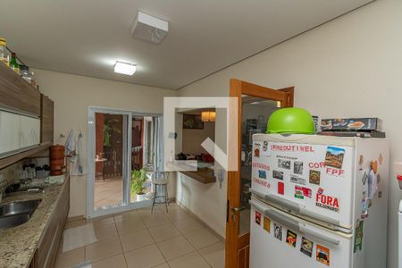 Casa de condomínio à venda com 250m², 4 quartos e 3 vagas Casa de condomínio à venda com 250m², 4 quartos e 3 vagasCozinha