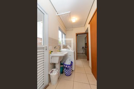 Casa de condomínio à venda com 250m², 4 quartos e 3 vagas Casa de condomínio à venda com 250m², 4 quartos e 3 vagasArea de Serviço