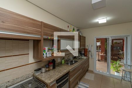 Casa de condomínio à venda com 250m², 4 quartos e 3 vagas Casa de condomínio à venda com 250m², 4 quartos e 3 vagasCozinha