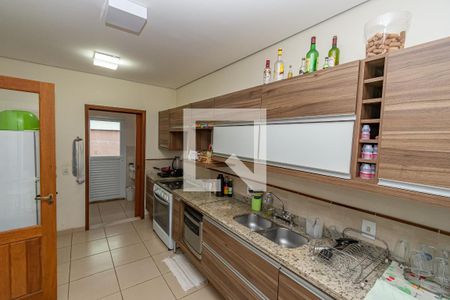 Casa de condomínio à venda com 250m², 4 quartos e 3 vagas Casa de condomínio à venda com 250m², 4 quartos e 3 vagasCozinha