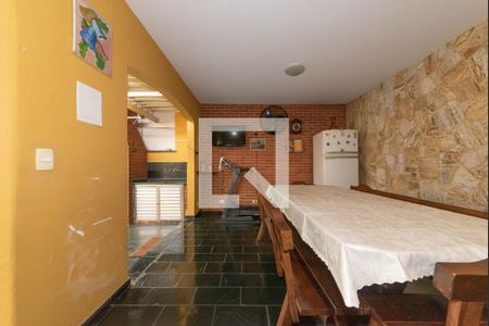 Casa à venda com 319m², 3 quartos e 3 vagasQuintal - Churrasqueira