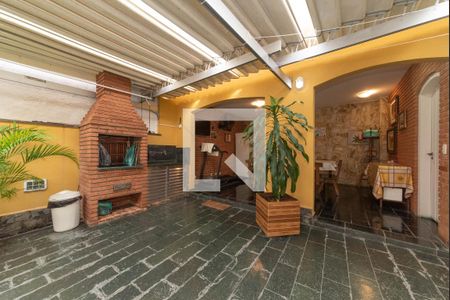 Casa à venda com 319m², 3 quartos e 3 vagasQuintal - Churrasqueira