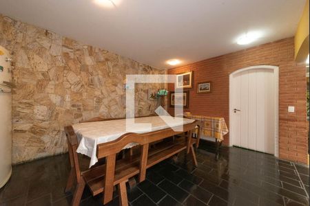 Casa à venda com 319m², 3 quartos e 3 vagasQuintal - Churrasqueira