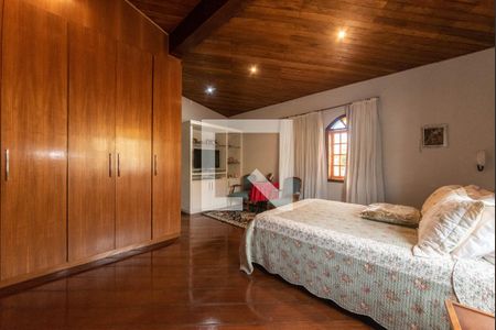 Casa à venda com 319m², 3 quartos e 3 vagasSuíte 2
