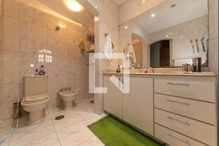 Casa à venda com 319m², 3 quartos e 3 vagasBanheiro da Suíte 2