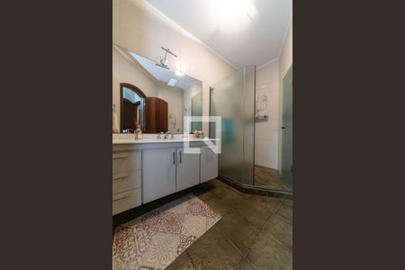 Casa à venda com 319m², 3 quartos e 3 vagasBanheiro da Suíte 1