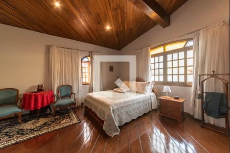 Casa à venda com 319m², 3 quartos e 3 vagasSuíte 2