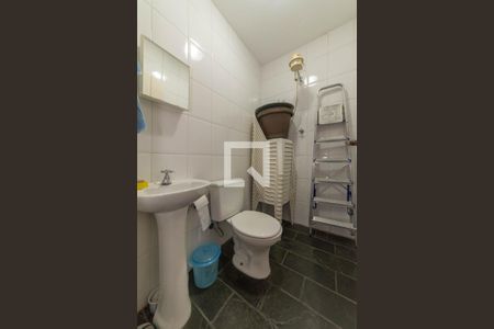 Casa à venda com 319m², 3 quartos e 3 vagasBanheiro de Serviço