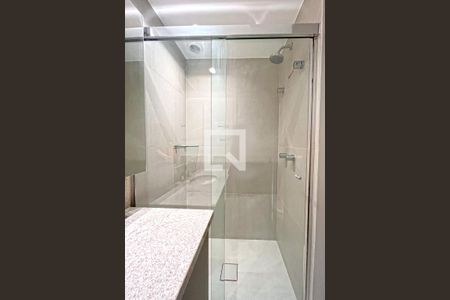 Banheiro de kitnet/studio para alugar com 1 quarto, 26m² em Centro Histórico, Porto Alegre