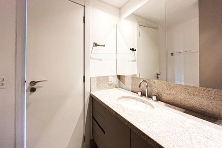 Banheiro de kitnet/studio para alugar com 1 quarto, 26m² em Centro Histórico, Porto Alegre