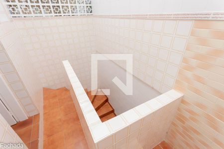 Casa para alugar com 100m², 2 quartos e 2 vagas Casa para alugar com 100m², 2 quartos e 2 vagasEscadas