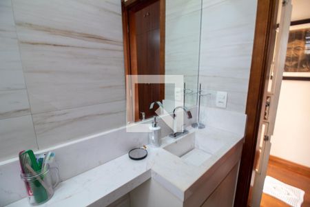 Casa à venda com 300m², 4 quartos e 4 vagas Casa à venda com 300m², 4 quartos e 4 vagasBanheiro