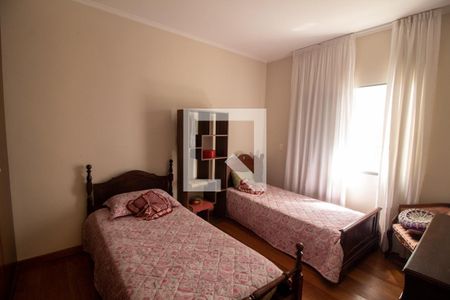 Casa à venda com 300m², 4 quartos e 4 vagas Casa à venda com 300m², 4 quartos e 4 vagasQuarto 2