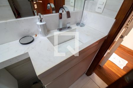 Casa à venda com 300m², 4 quartos e 4 vagas Casa à venda com 300m², 4 quartos e 4 vagasBanheiro