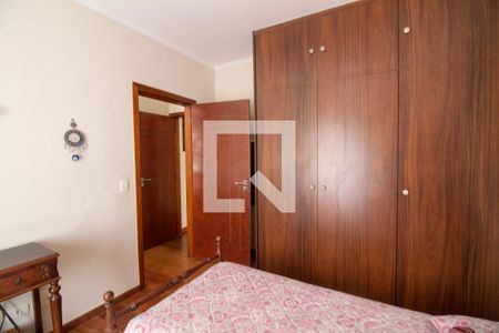 Casa à venda com 300m², 4 quartos e 4 vagas Casa à venda com 300m², 4 quartos e 4 vagasQuarto 2