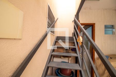 Casa à venda com 300m², 4 quartos e 4 vagas Casa à venda com 300m², 4 quartos e 4 vagasEscada