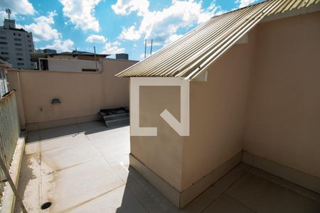 Casa à venda com 300m², 4 quartos e 4 vagas Casa à venda com 300m², 4 quartos e 4 vagasVaranda