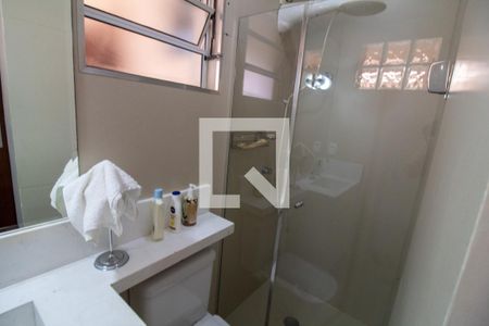 Casa à venda com 300m², 4 quartos e 4 vagas Casa à venda com 300m², 4 quartos e 4 vagasBanheiro Suíte Serviço