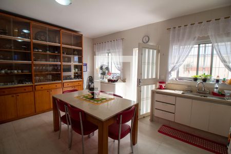 Casa à venda com 300m², 4 quartos e 4 vagas Casa à venda com 300m², 4 quartos e 4 vagasCozinha