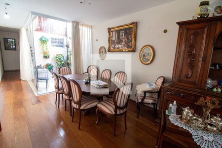 Casa à venda com 300m², 4 quartos e 4 vagas Casa à venda com 300m², 4 quartos e 4 vagasSala de Jantar