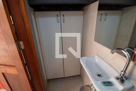 Casa à venda com 300m², 4 quartos e 4 vagas Casa à venda com 300m², 4 quartos e 4 vagasBanheiro de serviço