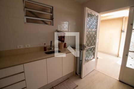 Casa à venda com 300m², 4 quartos e 4 vagas Casa à venda com 300m², 4 quartos e 4 vagasCozinha de Serviço