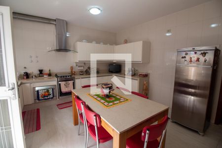 Casa à venda com 300m², 4 quartos e 4 vagas Casa à venda com 300m², 4 quartos e 4 vagasCozinha