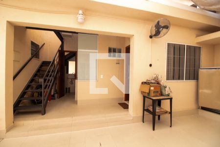 Casa à venda com 300m², 4 quartos e 4 vagas Casa à venda com 300m², 4 quartos e 4 vagasÁrea de Serviço