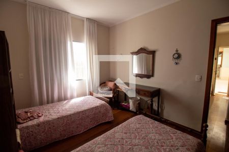 Casa à venda com 300m², 4 quartos e 4 vagas Casa à venda com 300m², 4 quartos e 4 vagasQuarto 2