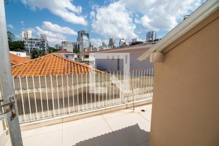 Casa à venda com 300m², 4 quartos e 4 vagas Casa à venda com 300m², 4 quartos e 4 vagasVaranda