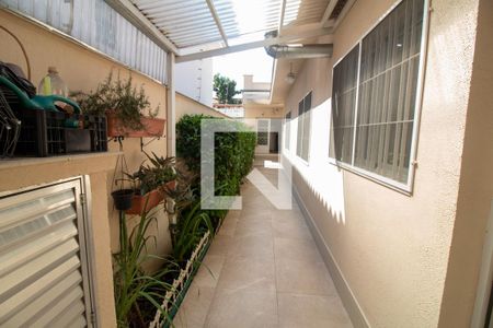 Casa à venda com 300m², 4 quartos e 4 vagas Casa à venda com 300m², 4 quartos e 4 vagasCorredor externo