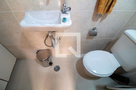 Casa à venda com 300m², 4 quartos e 4 vagas Casa à venda com 300m², 4 quartos e 4 vagasBanheiro de serviço