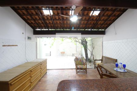 Casa para alugar com 320m², 4 quartos e 1 vagaÁrea Gourmet - Fundos