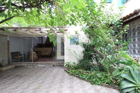 Casa para alugar com 320m², 4 quartos e 1 vagaQuintal Fundos