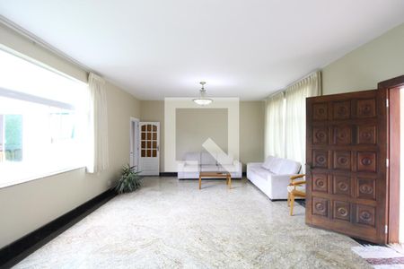 Casa para alugar com 320m², 4 quartos e 1 vagaSala