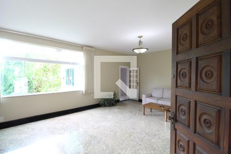 Casa para alugar com 320m², 4 quartos e 1 vagaSala