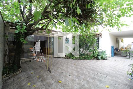 Casa para alugar com 320m², 4 quartos e 1 vagaQuintal Fundos